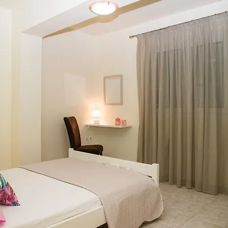 Dion Mari Apartment Fiolitis